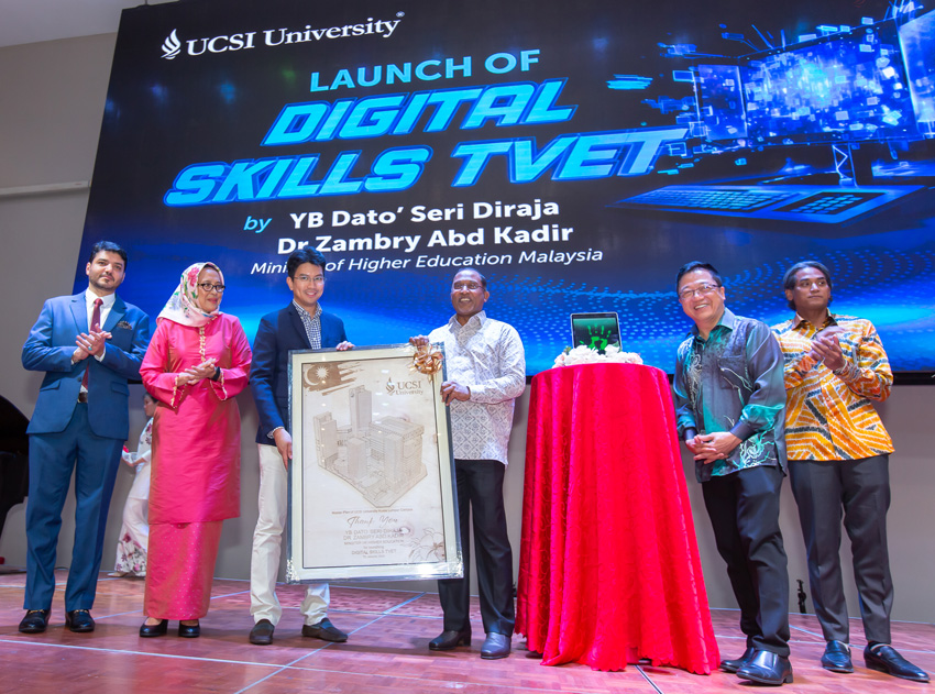 From left: Group CEO CharmRun Digital Group Yang Berusaha Adjunct Prof Dr Behrang Parhizkar, UCSI vice-chancellor Prof Datuk Dr Siti Hamisah Tapsir, UCSI University pro-chancellor Yang Amat Mulia Tunku Zain Al-‘Abidin ibni Tuanku Muhriz, Higher Education Minister YB Dato’ Seri Diraja Dr Zambry Abd Kadir, UCSI Group founder and executive chairman Dato’ Peter Ng and UCSI University Adjunct Prof Yang Berusaha Tuan Khairy Jamaluddin.