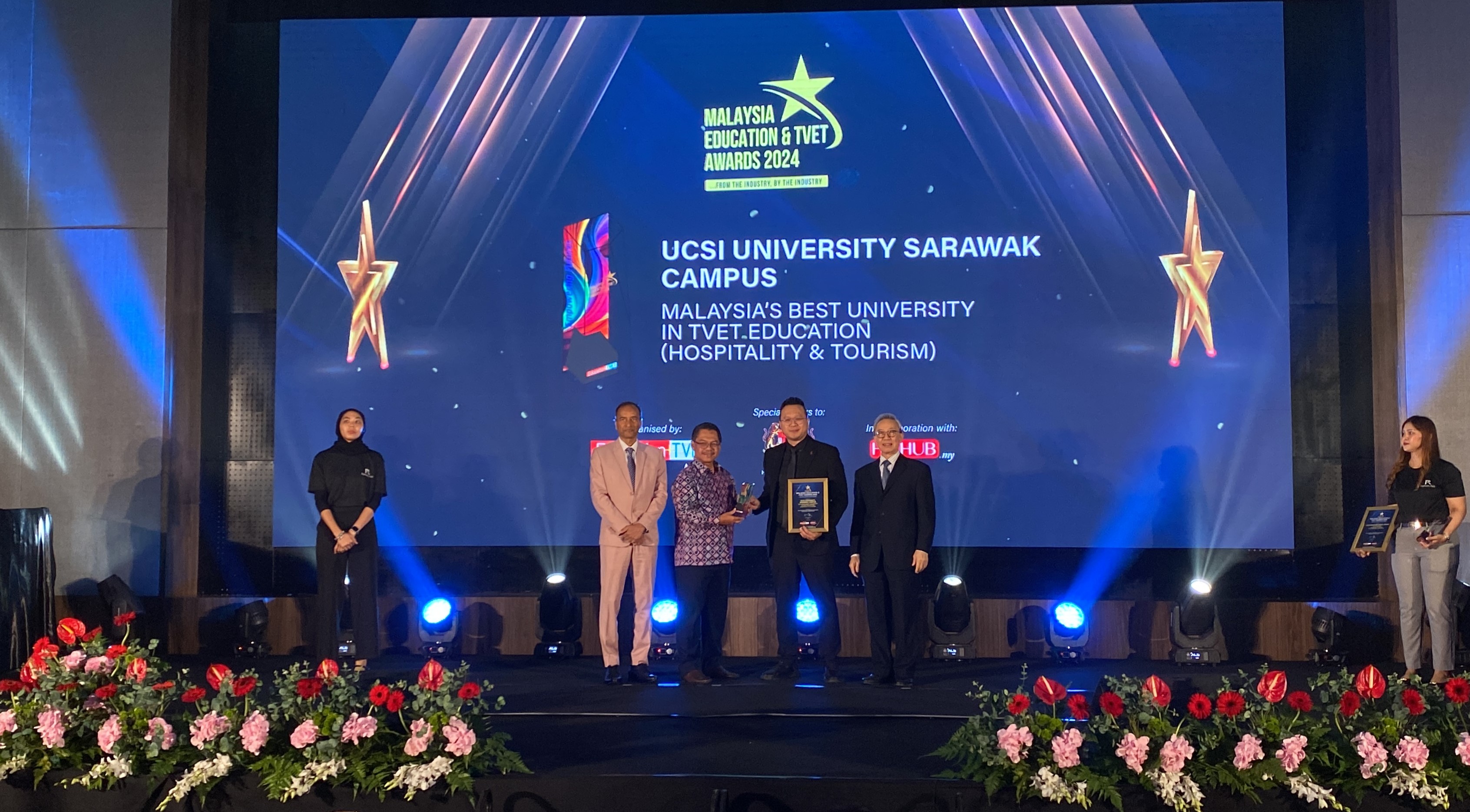 Asst Prof Christopher Wan Sageng, Dean, Faculty of Hospitality and Tourism Management, UCSI University, Sarawak Campus receiving the awards from Yang Berhormat Datuk TS Mustapha Bin Sakmud, Deputy Minister of Higher Education.