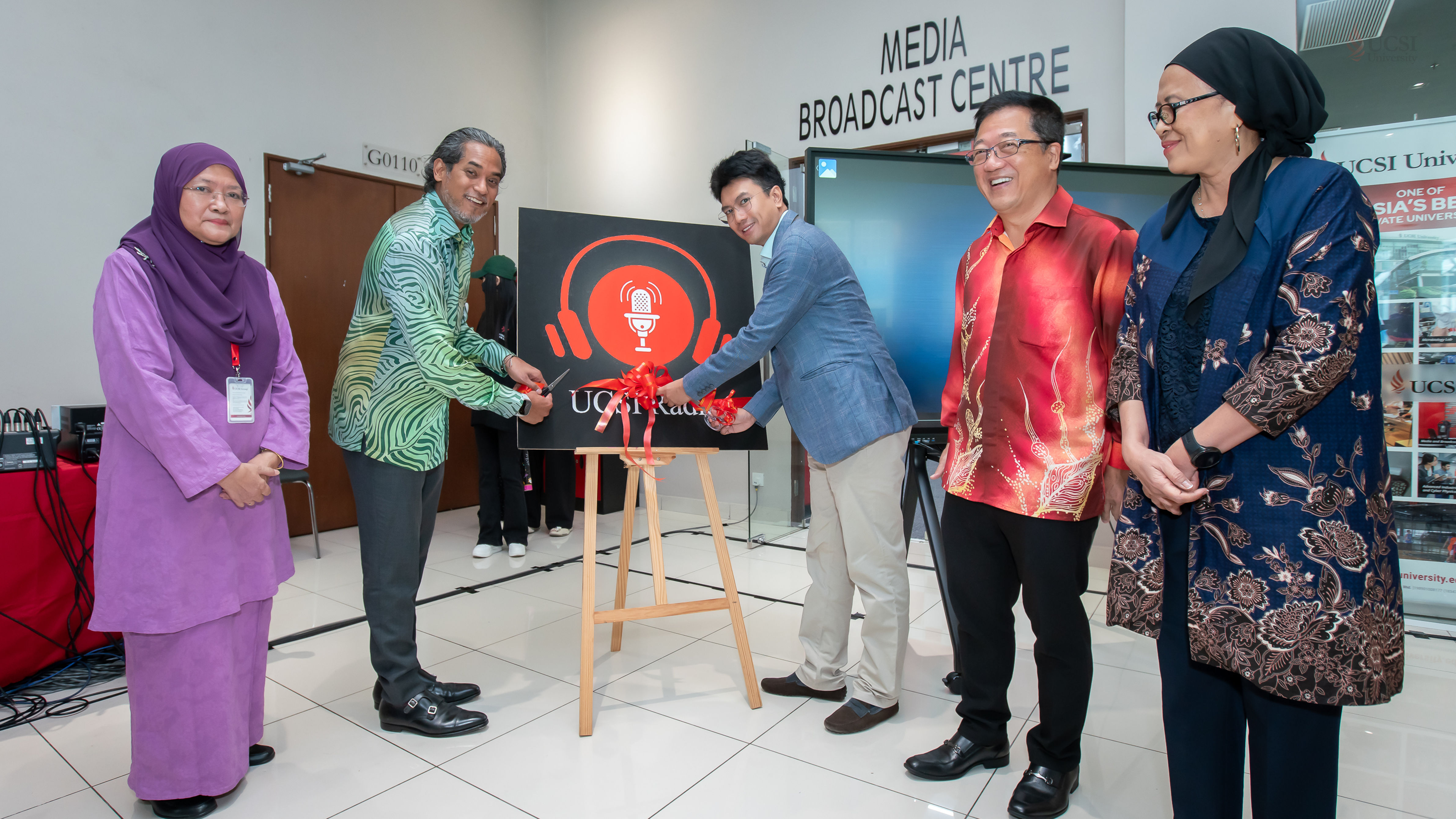 From left: Prof Dr Rogayah binti A Razak, dean of UCSI University’s Faculty of Social Sciences and Liberal Arts, Khairy Jamaluddin, UCSI adjunct professor, Tunku Zain Al-’Abidin Tuanku Muhriz, UCSI pro-chancellor, Dato Peter Ng, UCSI founder and executive chairman and Prof Datuk Dr Siti Hamisah Tapsir, UCSI vice-chancellor and president