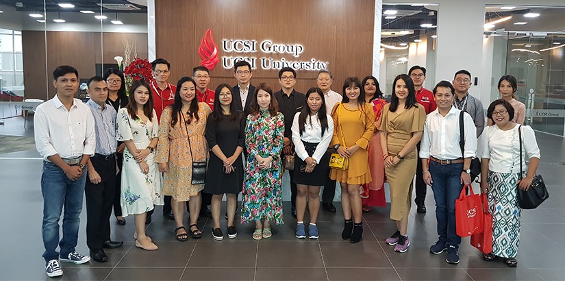 Group Photo of the MBA graduates, GEO and UCSI University staffs 
