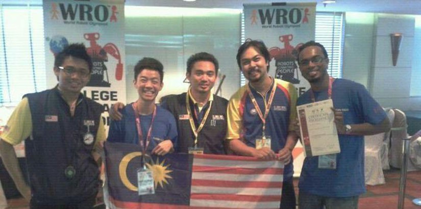 WRO 2012 – Vigkneshwaran and team managed to obtain 3rd place for their robot in a game challenge.