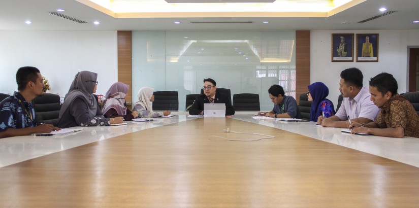  Dr Khairil is known as a firm but a friendly leader among his fellow staff members.