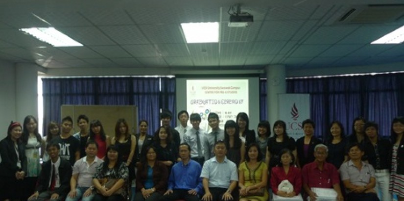 The graduating students with their parents and lecturers of UCSI University Sarawak Campus.