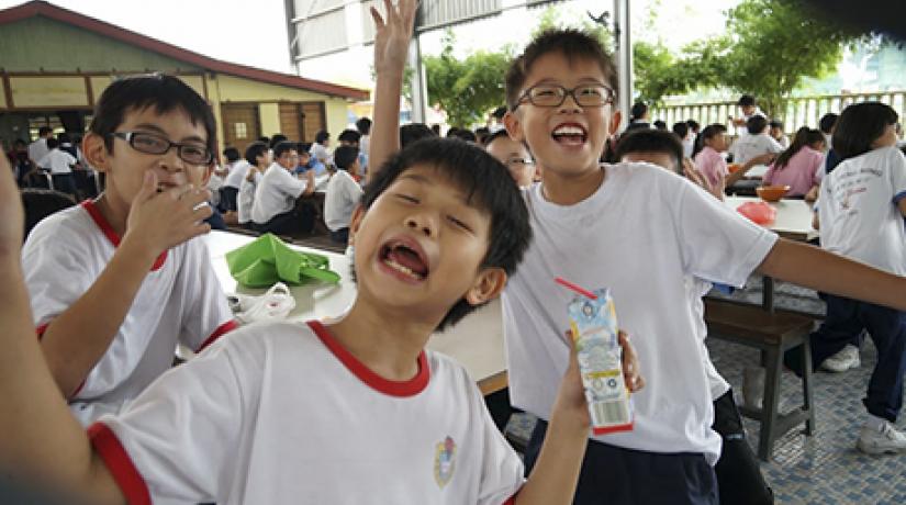  HAPPY: The students of SJK (C) Peng Ming enjoying themselves during the Make a Difference project.