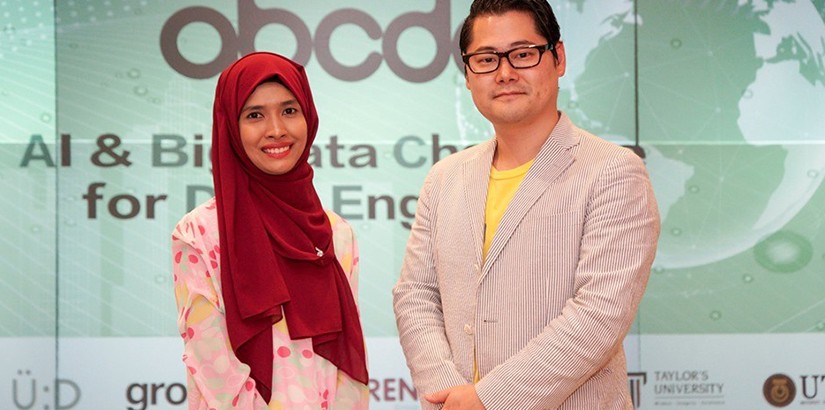 A photo with the event organiser, Shozo Yamaguchi, founder and CEO of UNLOCK DESIGN.