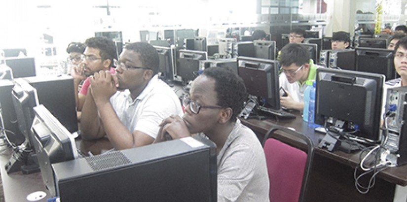  Participating students concentrating on the talk.