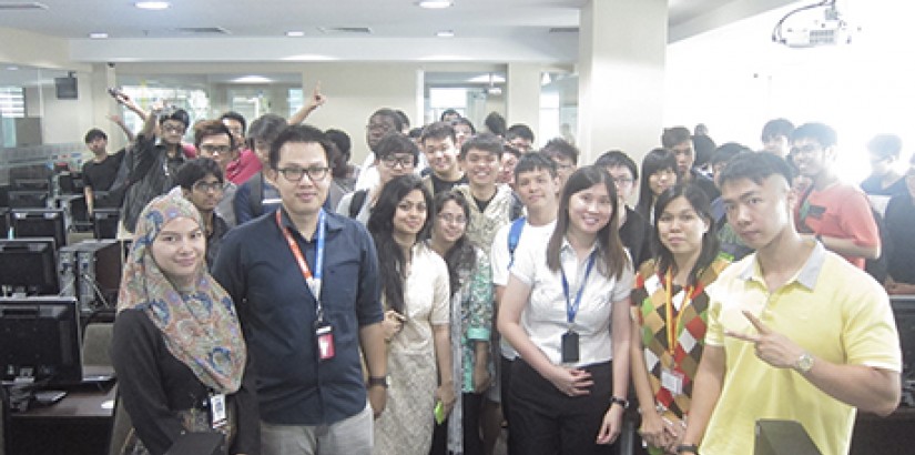 Group photo:Students and lecturers enjoyed the talk delivered by Mr Alan Kok.