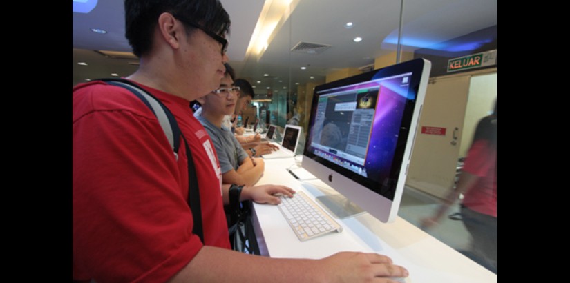 Students testing out some of the products on display at the Apple Experience Centre.