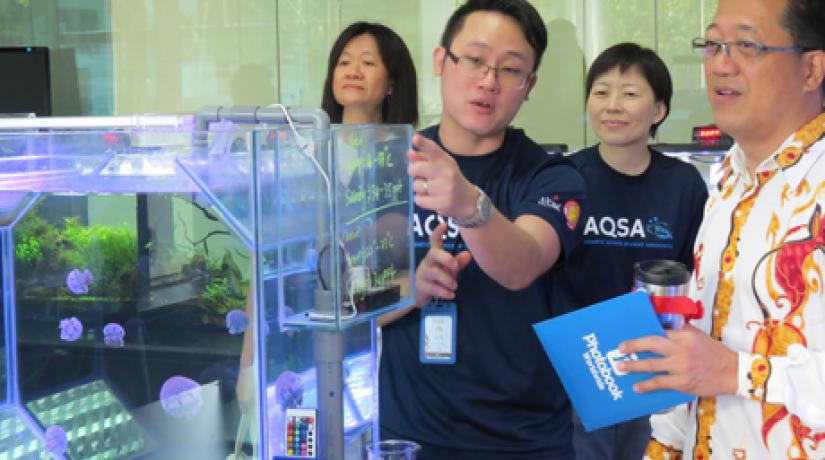  HIGH TECH: Lim Lai Huat, a senior lab technologist specialising in marine systems and the club’s co-advisor showing Dato’ Ng the facilities.