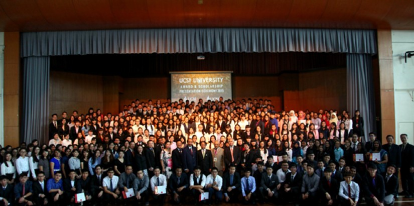 More than 900 students received awards, scholarships and bursaries from UCSI University Trust.