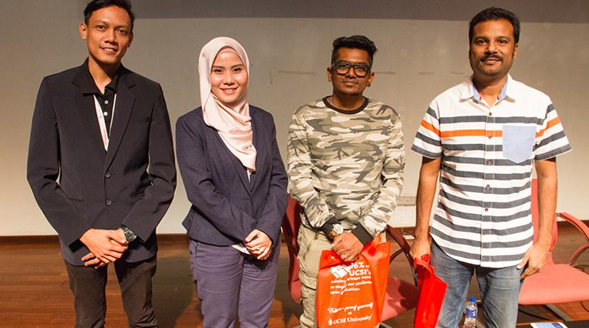  The director, Sanjhey Perumal and producer, Siva Perianan, of 'Jagat’ with Miss Ghazila, event chairperson and Mr Farizi, event producer.