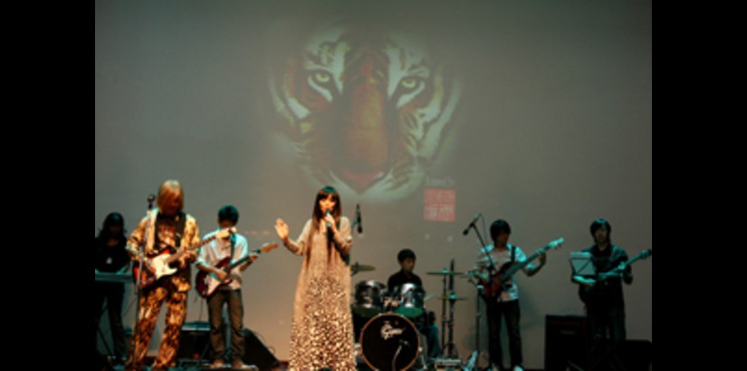 Celebrated Asian songstress, Elaine Kang singing a song written and composed by Steve Oh, titled Love the Rainforest. Accompanying her is Steve Oh on lead guitar (front row, far left) and students from UCSI University’s School of Music (foreground)
