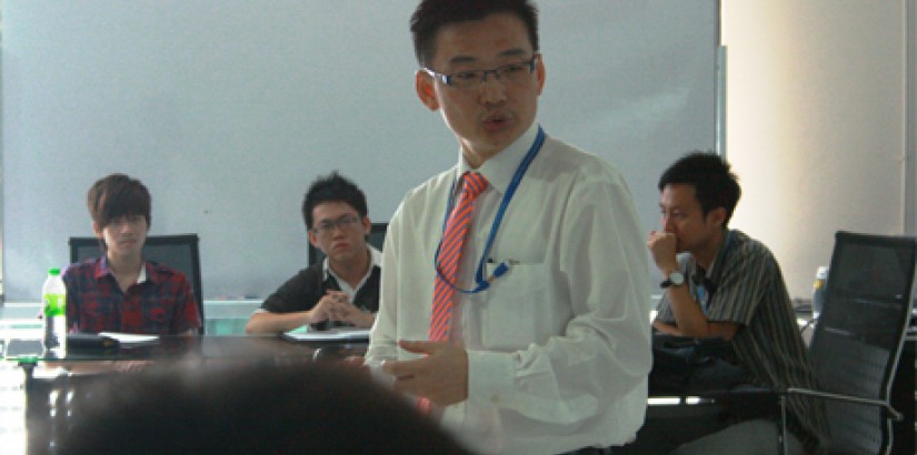 Mr. Ting motivating students to boost their confidence