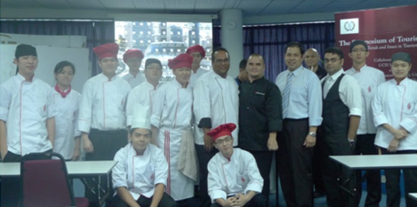 Chef Adrian (second row, sixth from left) taking group photo with the Head of Culinary Arts Department, Mr Joseph Martin Pudun (second row, fifth from right) and students after the talk and demonstrations.