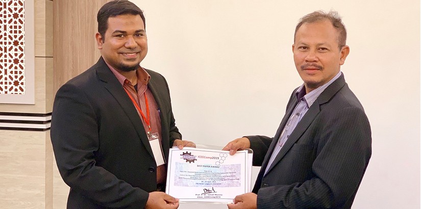 Shahrizal Jelani (left) receiving his certificate of Best Paper Award by the International Conference on Engineering and Computing (ICEEComp2019).