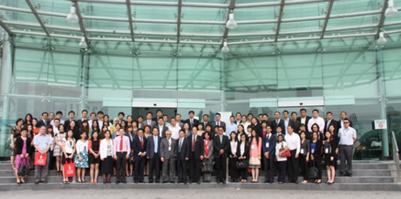  POTENTIAL COLLABORATORS: Dato’ Peter Ng – UCSI Group founder and chairman (sixth from left); Mr Gong Wan – CSCSE deputy director general (seventh from left); and Prof Dato’ Dr Khalid Yusoff – vice-chancellor and president, UCSI University, with other UCS