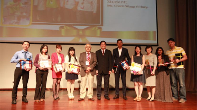  PROUD AWARDEES: Co-op partners’ representatives with Senior Prof Dato’ Dr Khalid Yusoff, Vice-Chancellor and President of UCSI University and Koh Swee Hyong, Vice-President of UCSI Student Affairs and Alumni Division in a group photo.