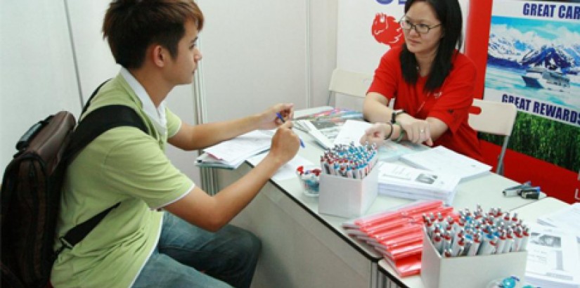 A student enquires about job opportunities at Great Eastern, one of 60 companies that participated in UCSI University’s Career Fair this year A student enquires about job opportunities at Great Eastern, one of 60 companies that participated in UCSI University’s Career Fair this year