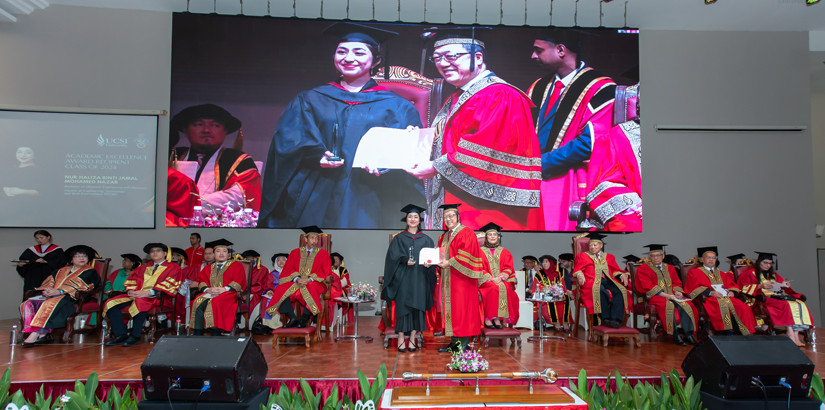 Moments of significance: Nur Haliza Jamal Mohamed Nazar received her award from the council chairman and founder Dato' Peter Ng