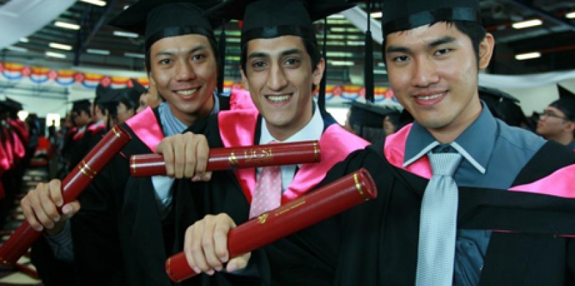 Jubilant: Graduates from the Faculty of Applied Sciences ecstatic after receiving their scrolls
