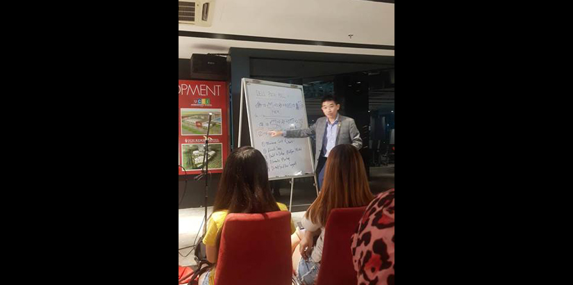 Choong explaining the supply chain operations of DELL.