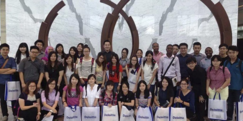  The trip ended with a photo session at the Company’s lobby area before the students return their access card at the reception.