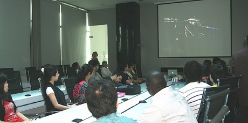UCSI University 3D Animation Design students enthralled by a video shown during the guest lecture on ‘Animation & Visual Effects’ by Double Negative UCSI University 3D Animation Design students enthralled by a video shown during the guest lecture on ‘Animation & Visual Effects’ by Double Negative