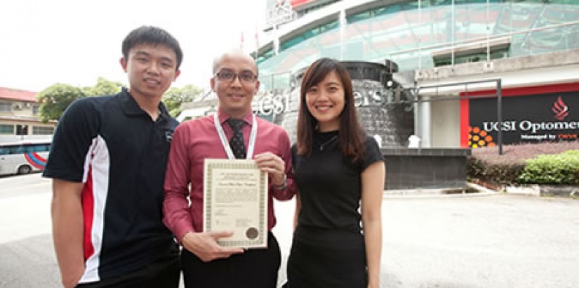 Shakerin, Lee and Toh wanted to strengthen the reliability of financial reporting. Their research subsequently won them the Best Paper Award in 10th Asia-Pacific Business and Humanities Conference 2016.