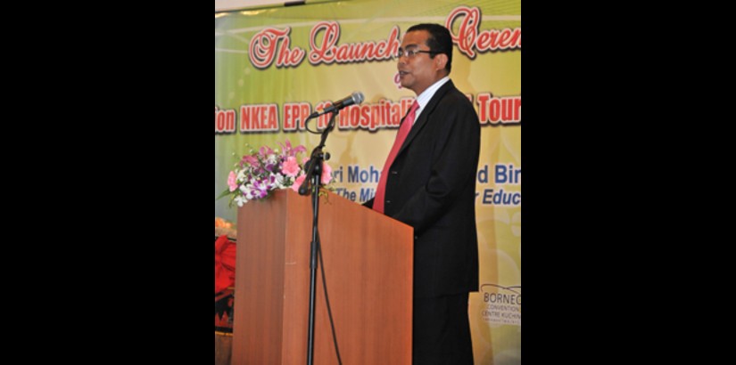  YB Dato’ Seri Mohamed Khalid bin Nordin, Minister of Higher Education giving his speech during the launch ceremony.