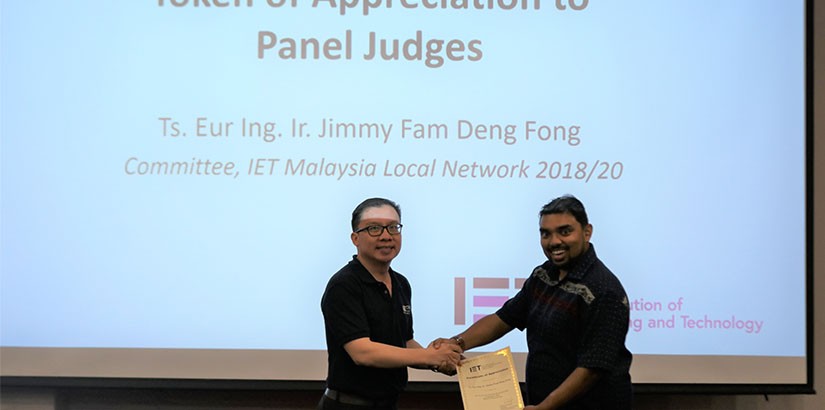 Token of appreciation was given by chairperson of IET Malaysia YPS, Indiran Nadarajan (right) to one of the judges, Ts Eur Ing Ir Jimmy Fam Deng Fong (left).