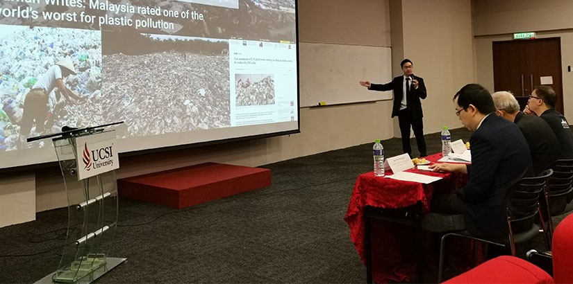 Paul Cornelius Bong from Swinburne Sarawak IET On Campus presented his topic entitled “Plastic As A Source, Not A Waste”.