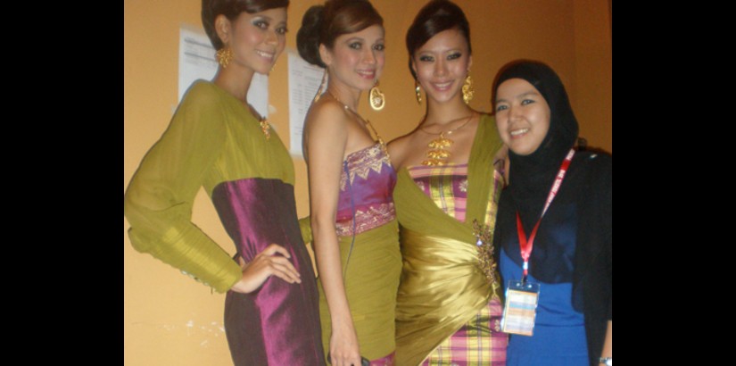  Ms Zaleha Arshad together with the models wearing her designs at the Promosi Kraf Tekstil 2010.