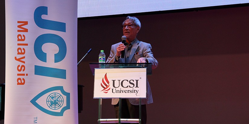 Academician Professor Emeritus Tan Sri Dr Omar Abdul Rahman delivering his special presentation during the summit.