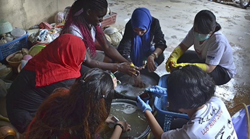  FOR A GOOD CAUSE: UCSI students in the midst of cleaning over one hundred glass tableware during their trip to a flood-affected area in Temerloh.