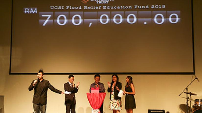  HELPING HAND: UCSI Group founder and chairman Dato’ Peter Ng (middle) launching the UCSI Education Fund 2015 for Flood-affected Families together with UCSI Institute of Music director Professor Dr P’ng Tean Hwa (second from left) and Senior Director of t