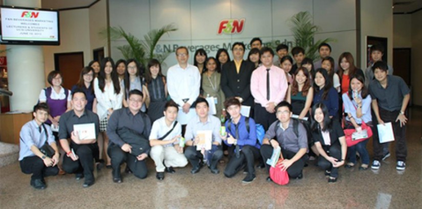  GROUP PORTRAIT: Students of UCSI University’s Marketing Student Association and Mr Rajat Subhra Chatterjee, Head of the Departmentof Marketing, posing for the camera with F&N personnel during the industry visit.