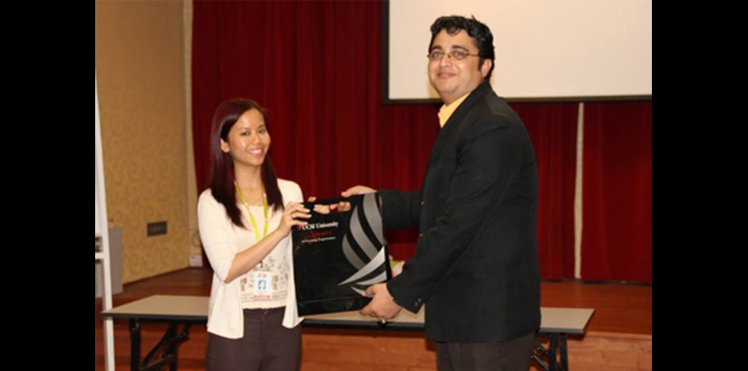  APPRECIATION: Mr Rajat Subhra Chatterjee, Head of the Department of Marketing, presenting a token of appreciation to Ms Jacintha Loke, the Corporate Affair Officer of F&N, during the industry visit.