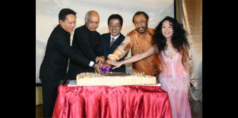 From left: David Chiang (a partner director of UCSI), Tan Sri Abdul Rahman Arshad (Chancellor), Peter T.S. Ng (President and Vice Chancellor), Datuk Karim Abdullah Omar (Chairman, University Council) and Elaine Kang