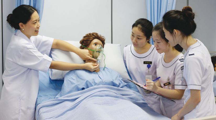  Real-life simulations at the Nursing Clinical Skills Unit help students learn better.