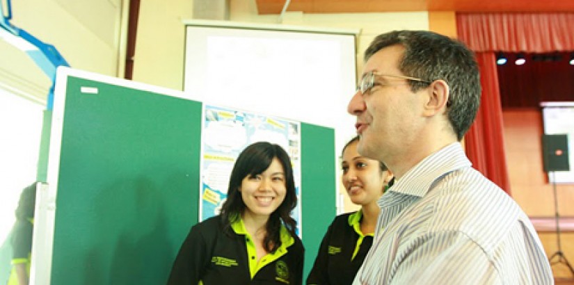 UCSI University’s Faculty of Applied Sciences students presenting their posters on green environment and sustainable developement to one of the lecturers during the GREESDEV 2011 Seminar