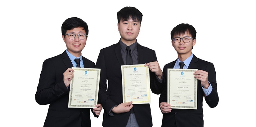 (left to right) Ng Weng Mun, Chong Ying Hai and Ngo Kah Lock win the Best Solar Car Award.