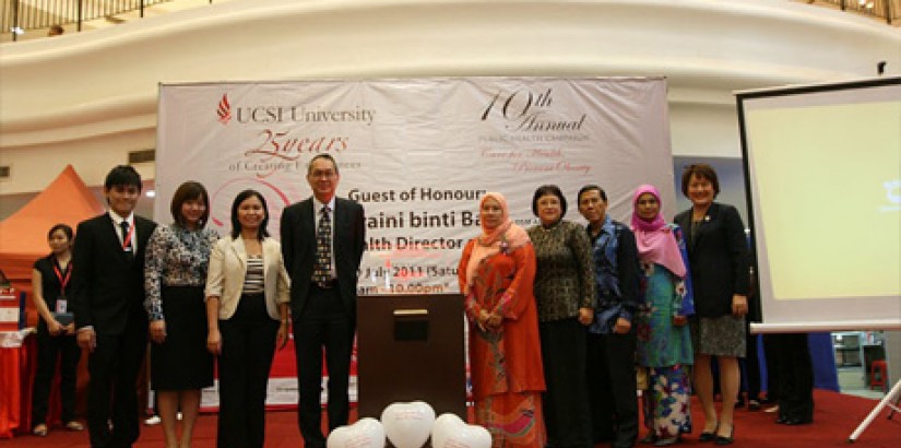 UCSI University's Vice Chancellor, Dr Robert Bong together with the State Health Director of Pahang, Dr Nooraini binti Baba, event sponsors and the senior academic and management team of UCSI University at the 10th Annual Public Health Campaign 2011, held