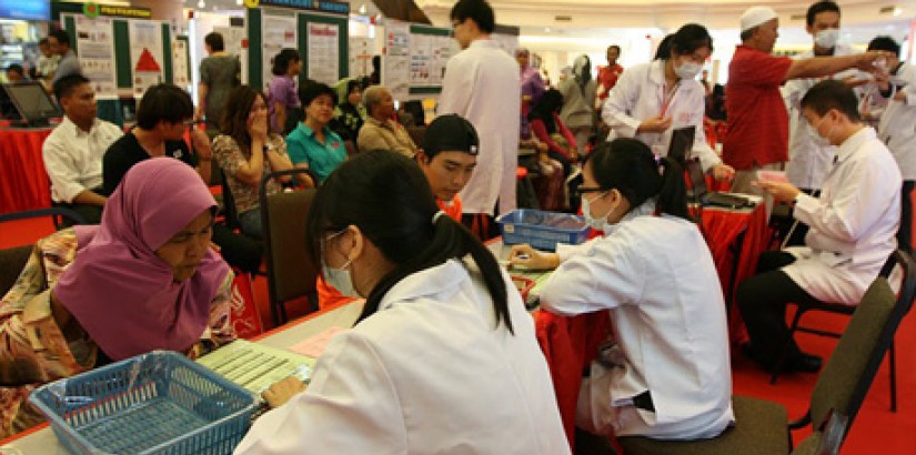 A student from UCSI University's Pharmacy Student Association (UCSIUPSA) from the Faculty of Pharmaceutical Sciences attending to a patient during the 10th Annual Public Health Campaign 2011 held in Kuantan