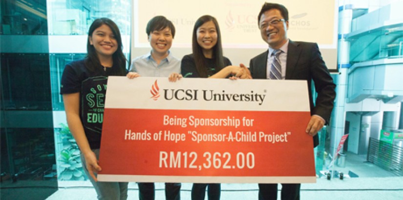(from left) Hands of Hope co-founders Tanasha Suhandani, Kim Lim and Suzanne Ling all smiles as UCSI University founder Datuk Peter Ng contributes on behalf of UCSI University to provide access to education among the undeserved communities.