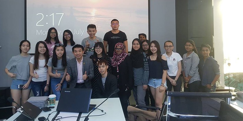 Group photo at the end of the public talk.