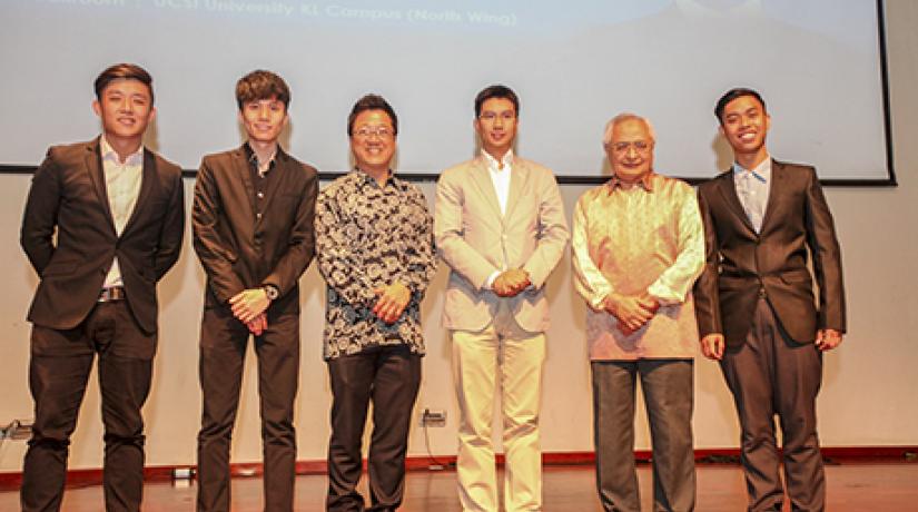  LEADERS ALL: (left-right) Lai Hao Cherng, Vice President of U-Schos and Bernard Chin – President of USchos, Dato’ Ng, Tunku ‘Abidin, Senior Prof Dato’ Dr Khalid and Mohd Faiz Mohamad, the Organising Chairperson during the award presentation ceremony.