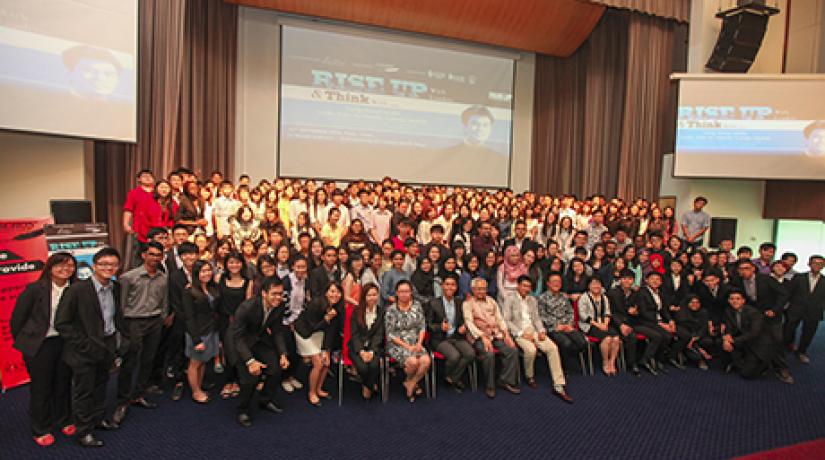  A BRIGHTER FUTURE: (front row second from left onwards) Shannen Choi – Head, UCSI University Trust, Mohammad Faiz , Senior Prof Dato’ Dr Khalid, Tunku ‘Abidin, and Dato’ Ng with the participants.