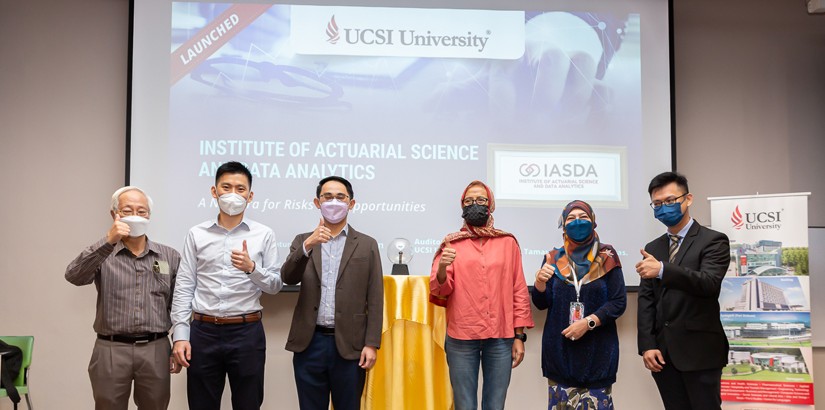 UCSI University Vice Chancellor, Professor Datuk Ir Ts Dr Siti Hamisah Tapsir (third from right), Dr Rohana (second from right), President of Actuarial Society of Malaysia (ASM), Kelvin Hii (third from left) and Raymond (first from right) with the invited