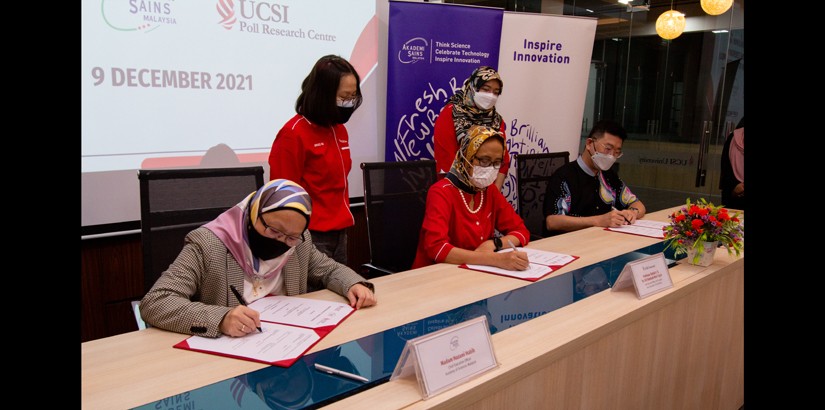 The MOU was signed by UCSI Group Chief Executive Officer (CEO) and UCSI University Vice-Chancellor, Professor Datuk Ir Ts Dr Siti Hamisah Tapsir, ASM CEO, Mdm Hazami Habib and UCSI Poll Research Centre CEO, Associate Professor Dr Pek Chuen Kee.