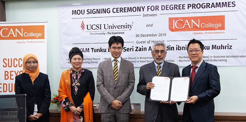 UCSI Group CEO and Founder, Dato Peter Ng (first, right) receiving his appointment as a director in the College’s board from Chairman ICAN College, Tan Sri Izzuddin Dali (second,right).